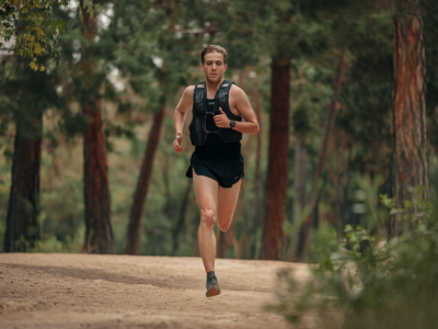 Is wearing a weighted vest during tempo runs safe for faster 5k times and how should you progress?