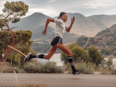 Can a low-carb keto strategy boost endurance performance for long-distance runners without sacrificing recovery